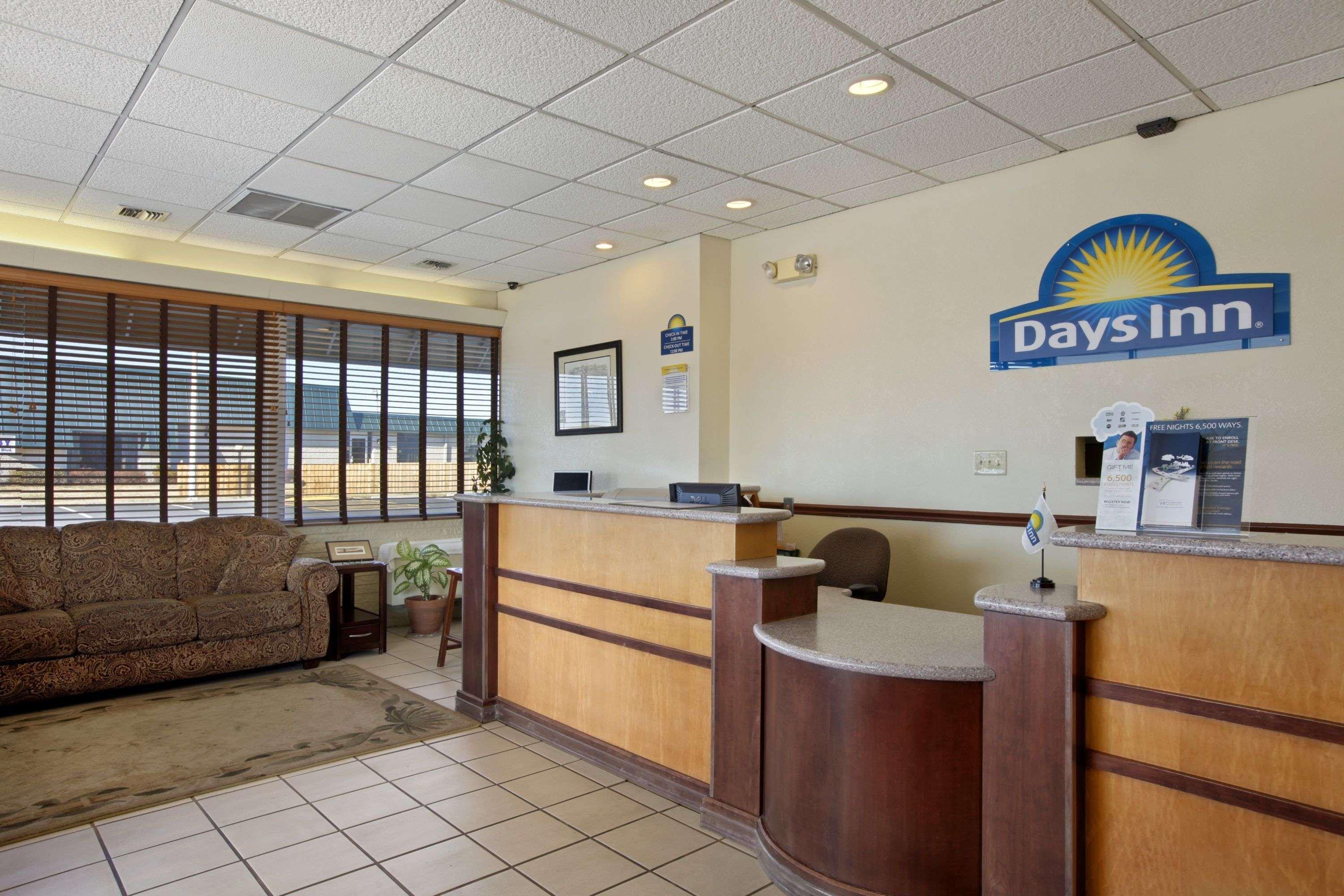 Days Inn By Wyndham Salina South Kültér fotó