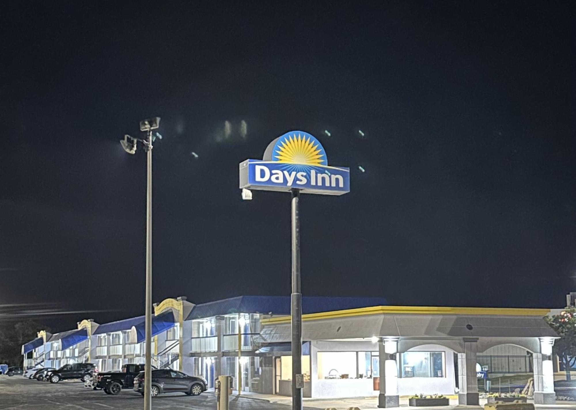 Days Inn By Wyndham Salina South Kültér fotó