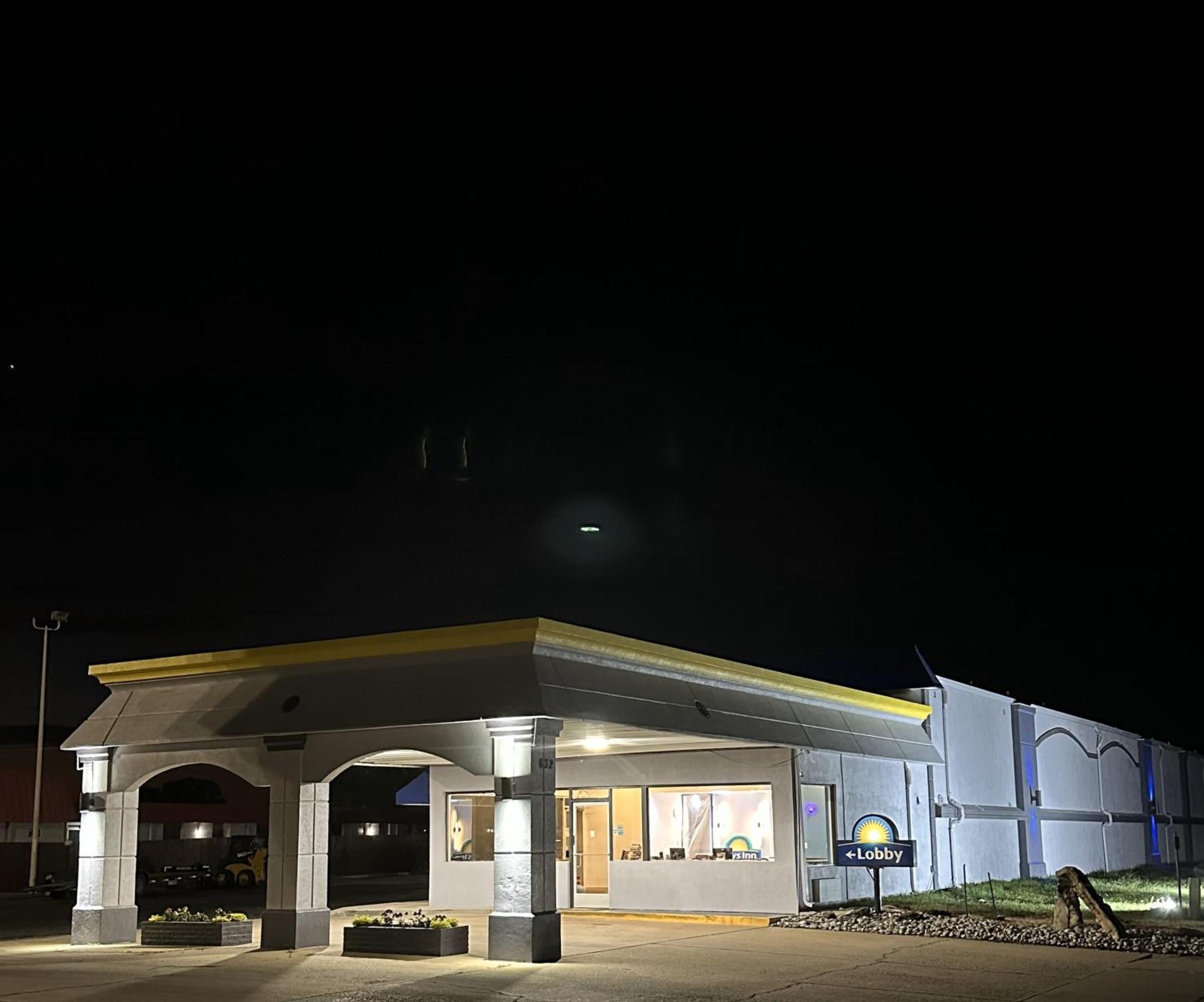 Days Inn By Wyndham Salina South Kültér fotó